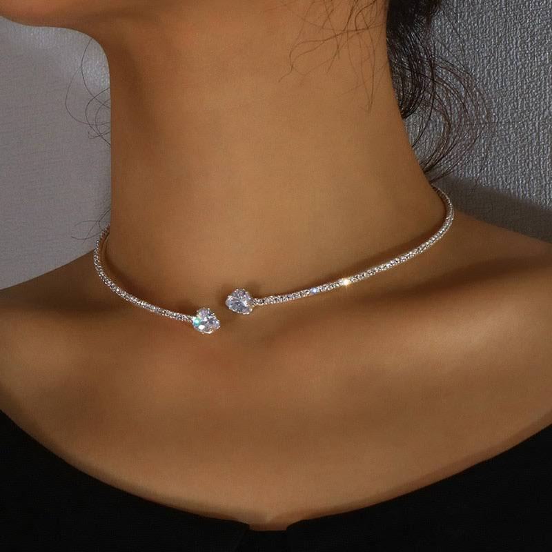 Collar gargantilla en plata con corazón de circonitas