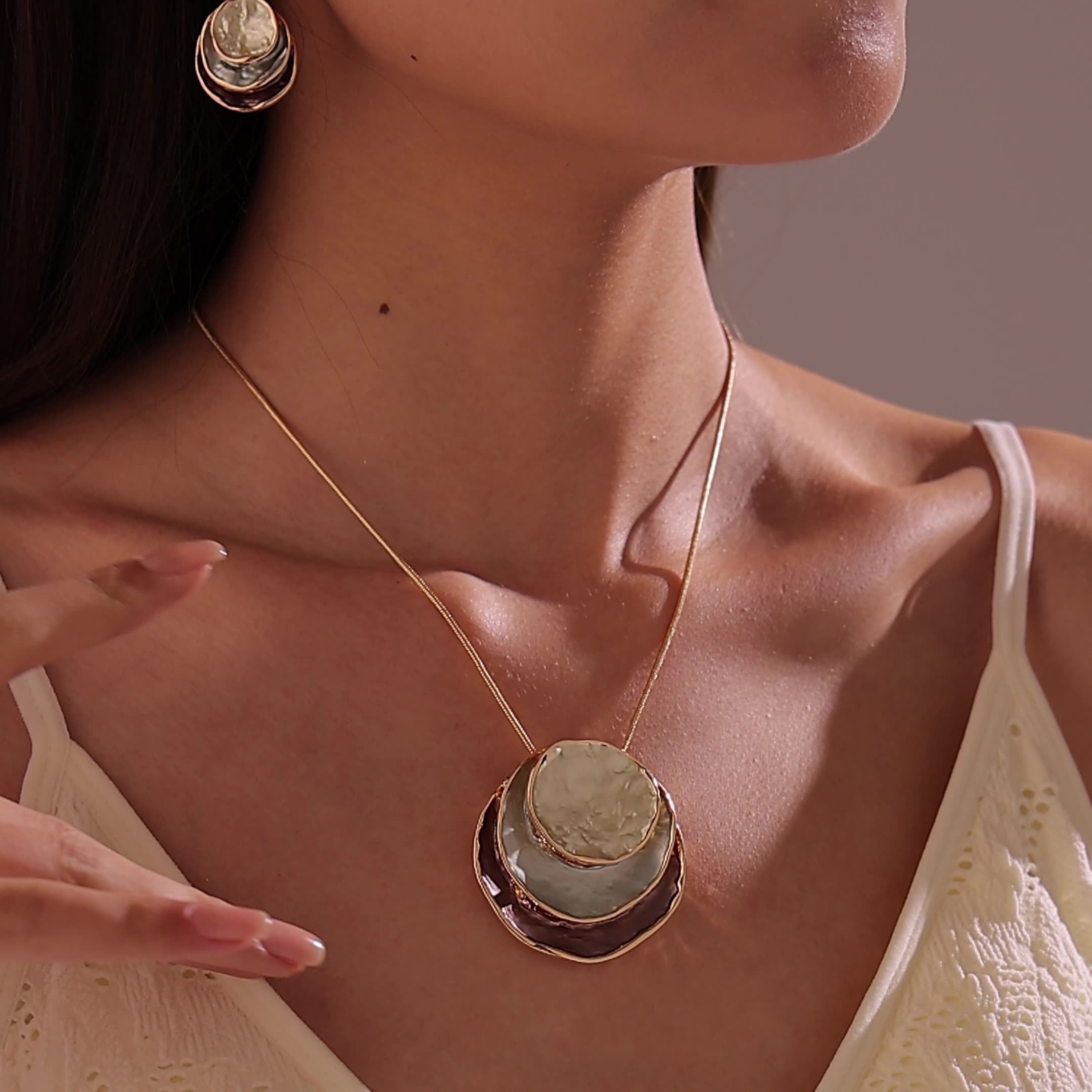 Set de collar y pendientes con anillo multicapa